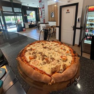 Pizza No Creo En Nadie Marinera (Mediana)