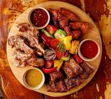 Asorti de carne pe os