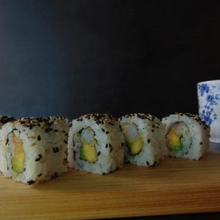 Uramaki Llagostí Alvocat (8 Uds.)