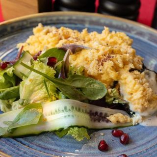 Скрембл з беконом та грильованим баклажаном