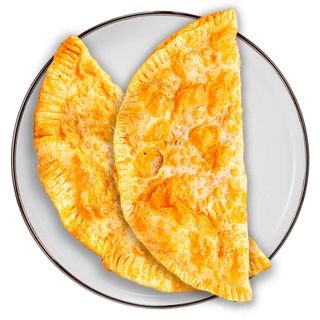 Чебуреки з телятиною та моцарелою