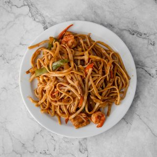 Tallarines fritos tres delicias