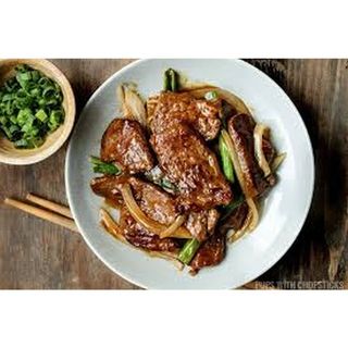 Beef with onion and green chili