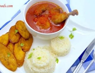 White rice with chicken stew  and plantain 