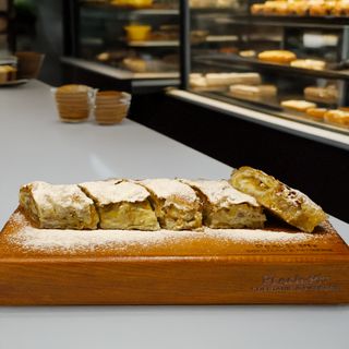 Placinta cu mere  250 g ( 5 bucati x 50g )