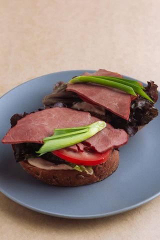 Брускетта с сочной говядиной