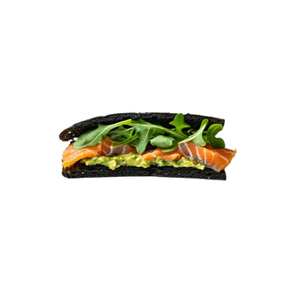 Bocadillo de salmon en pan de tinta