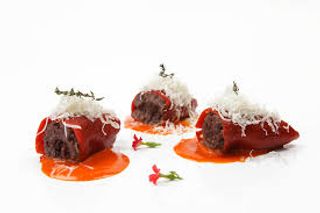 Tapa De Caprichos De Morcilla Con Piquillo Y Manzana Con Salsa Thai