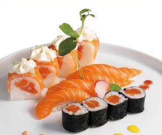 216 Sushi salmone misto