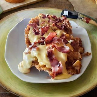 Snitel cu cheddar si bacon