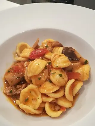 Orecchiette, salsiccia veg, funghi cardoncelli 