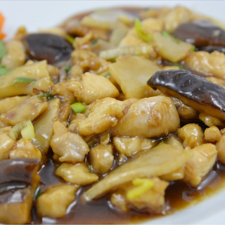 82. Pollo Con Bambú Y Setas Chinas