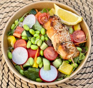 Somon teriyaki cu legume fresh