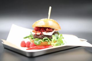 Burger Malinowy Wół