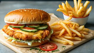 Meniu Cheesy Chicken Burger