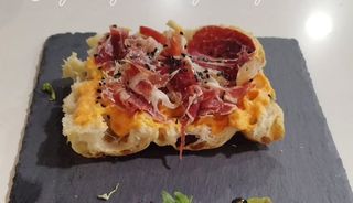 Focaccia La De Jamón Y Salmorejo