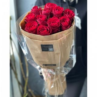 11 червоних PREMIUM троянд з пакуванням