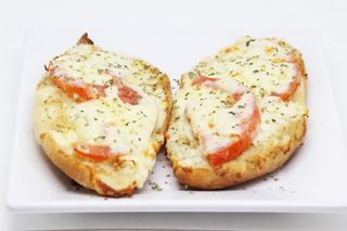 Pan De Ajo, Mozzarella Y Tomate