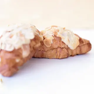 Petit Croissant Amande