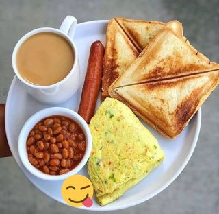 Chai, bread, 1 egg, 1 sausage