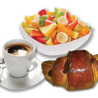 Salada de Fruta + Croissant de Chocolate