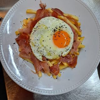 Ovos Rotos com Presunto Belota