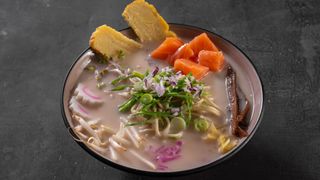 Tonkotsu Miso Ramen Sake Łosoś