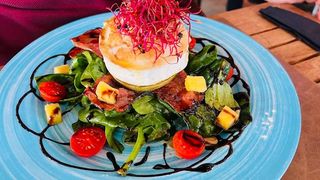 Ensalada De Queso De Cabra Y Miel