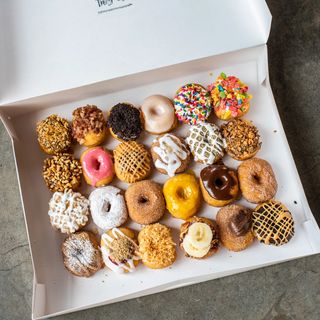 Promo Box 24 Donuts