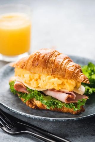 Croissant dinde fumée et oeuf