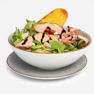 Mix sałat z polędwiczką wieprzową