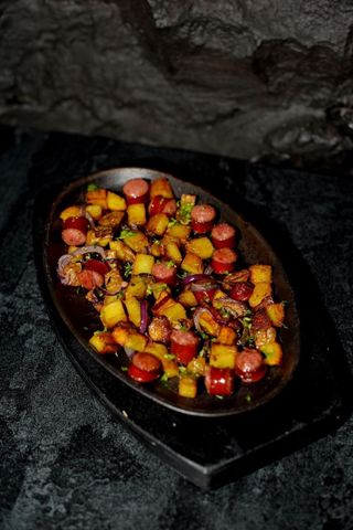 Пательня з мисливськими ковбасками