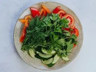 Букет з овочів та зелені (350g)