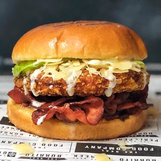 HAMBURGUESA POLLO CAESAR 