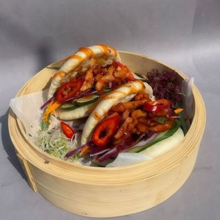 Bułeczki Bao z falafelem i warzywami-pikantne