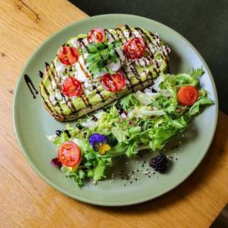 Tosta Abacate e Queijo Feta