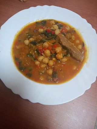 SECRETO IBERICO CON GARBANZOS AL VINO TINTO