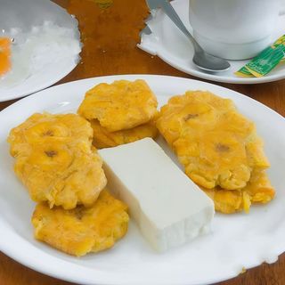 Patacones Con Queso