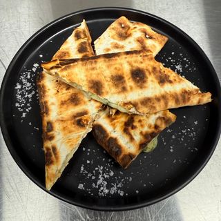 Rollito de queso suluguni