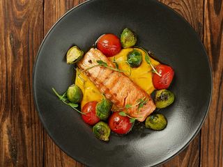 Стейк лосося з овочами (340g)