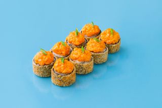 Жареный лосось спайси и сливочный сыр.