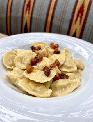 Вареники з капустою та шкварками (27/50/40г)
