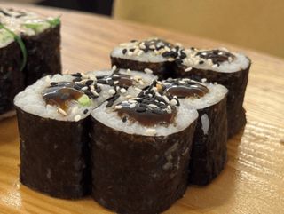 Макі з авокадо (135g)