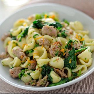 Orecchiette con grelos y salchicha