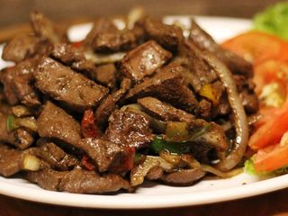 Fígado bovino Acebolado