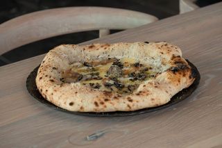 Pizza Bianca pancetta e tartufo + Burrata