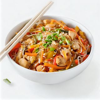 Pad thai z wieprzowiną