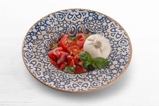 Буррата с томатами (580г)