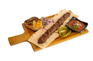 Шиш кебап от телешко и свинско месо с гарнитура мачкан картоф (450г)