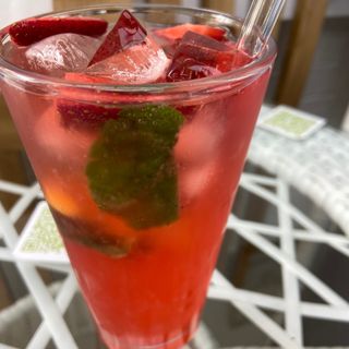 მარწყვის ლიმონათი